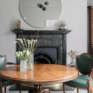 Gasthof Pembroke Hall, Dublin